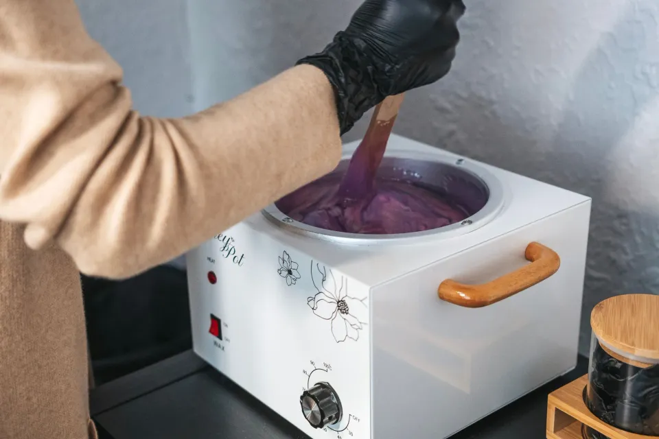 Warmwachs im Wachstopf
